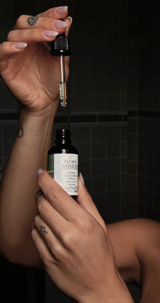 ozone balancing serum with detoxifying properties to prevent hair loss and dandruff.